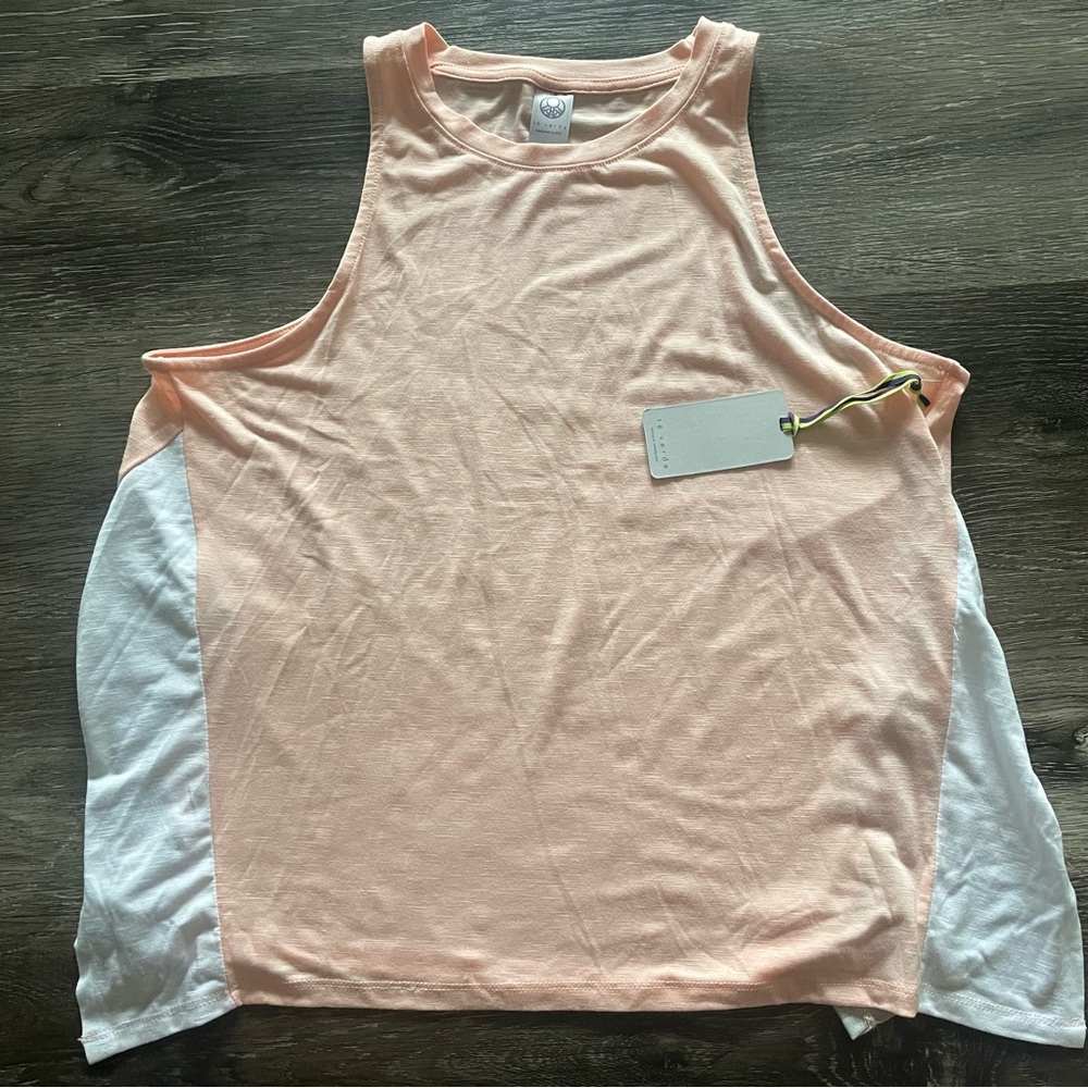 NEW Women’s te verde Shirt in Coral Orange/Pink Color. White and Grey sides